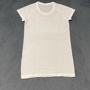 Lululemon Swiftly Tech Shirt Womens 6 Short Sleeve Athleisure Waist Length Run